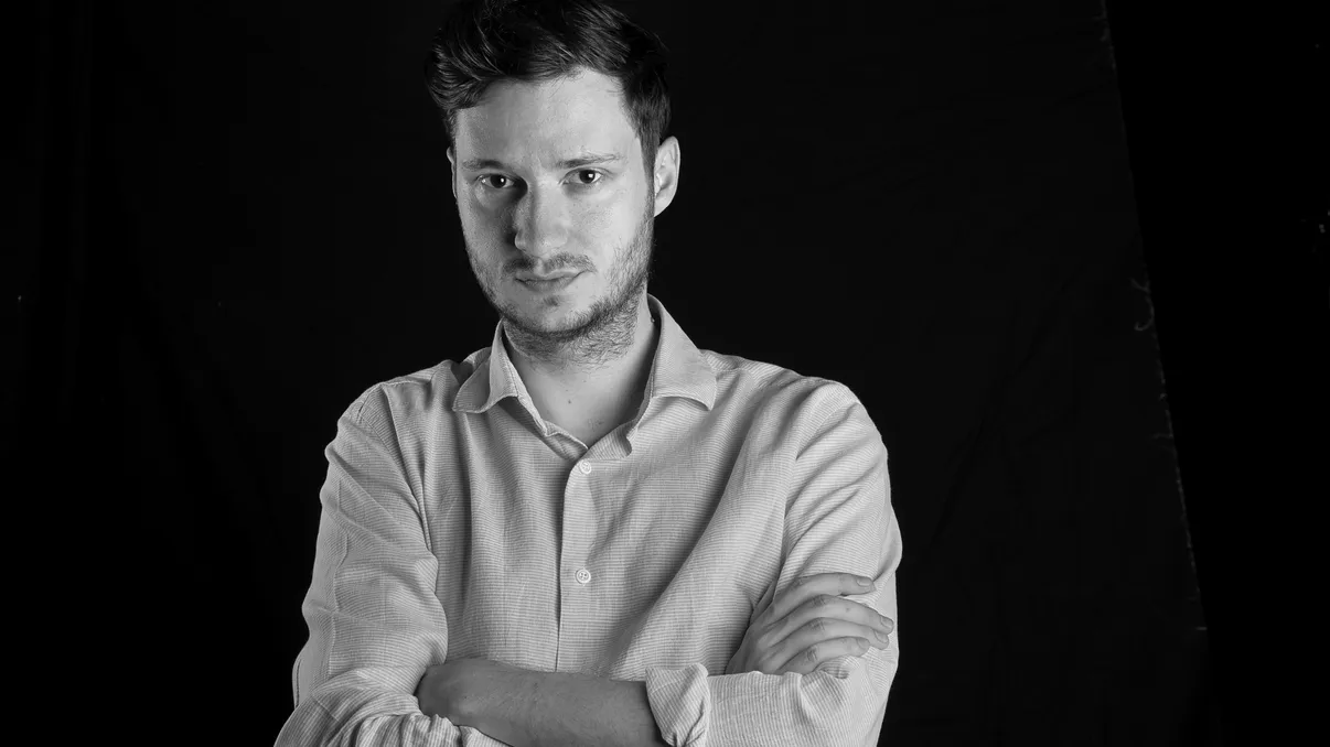 INTERVIU Horia Manolache - fotograful român care te impulsionează, prin lucrările sale, să pășești mental într-un „univers alternativ”