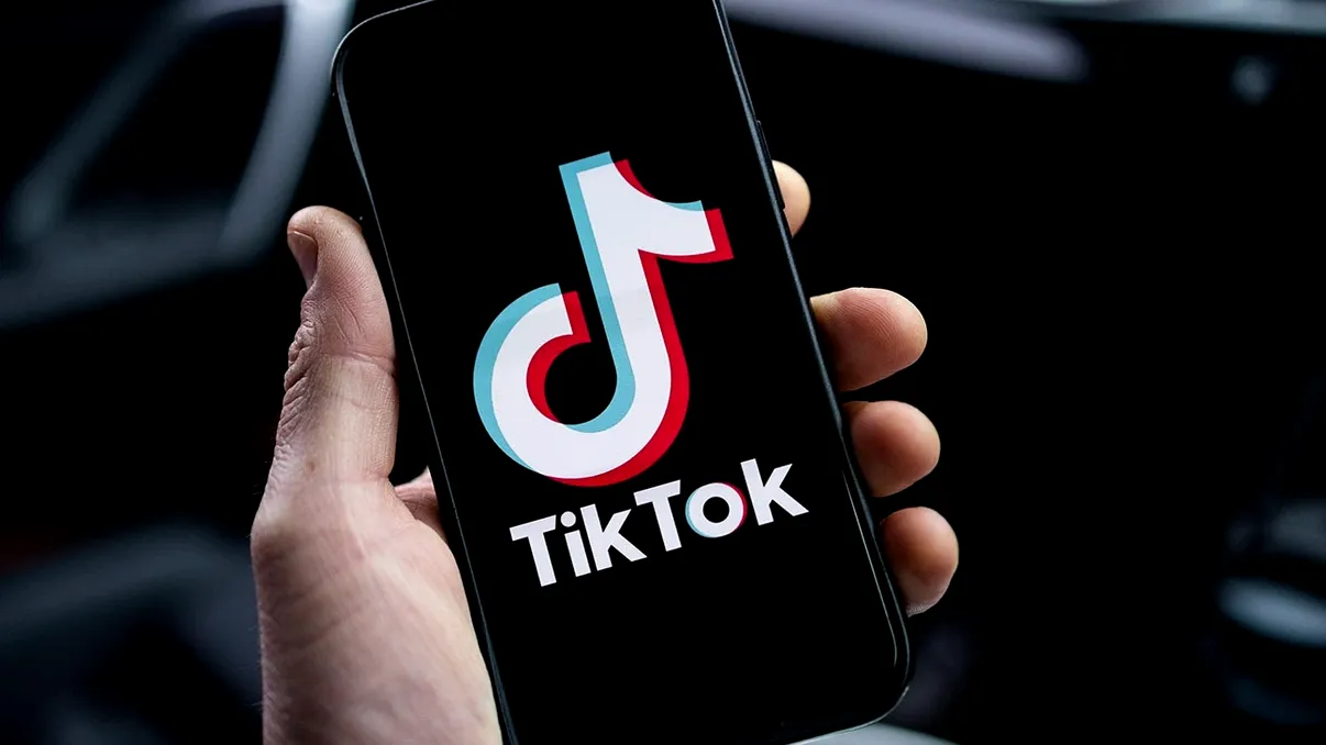 TikTok luptă cu dezinformarea: platforma începe să elimine videoclipuri cu informații greșite despre schimbările climatice