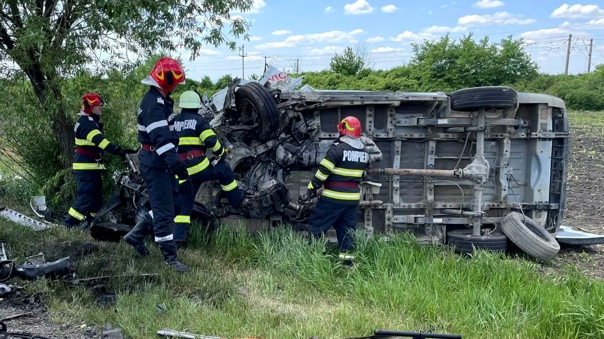Accident grav în județul Neamț. A fost activat planul roșu de intervenție, un minor și doi adulți au murit. Update 