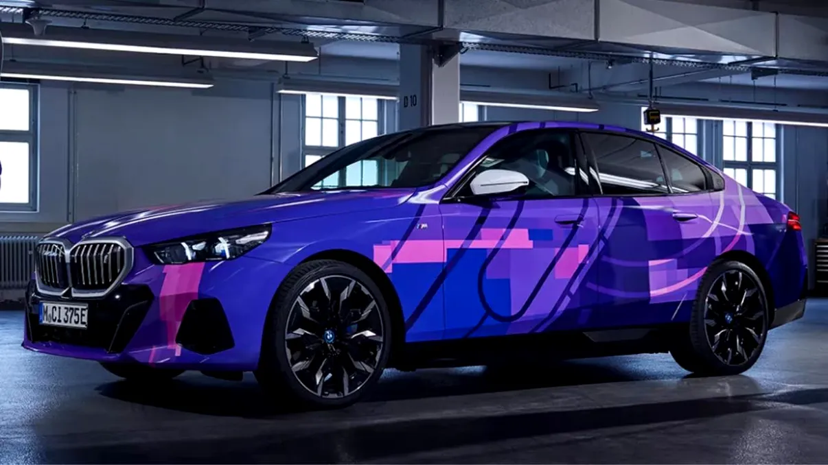 BMW își transformă radical Seria 5: n-ar trebui să faci asta la volan