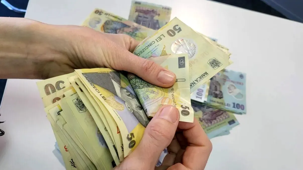 Halucinantă decizie ia Guvernul, chiar acum, privind salariile bugetarilor. Schema prin care au de câștigat o mulțime de angajați la stat