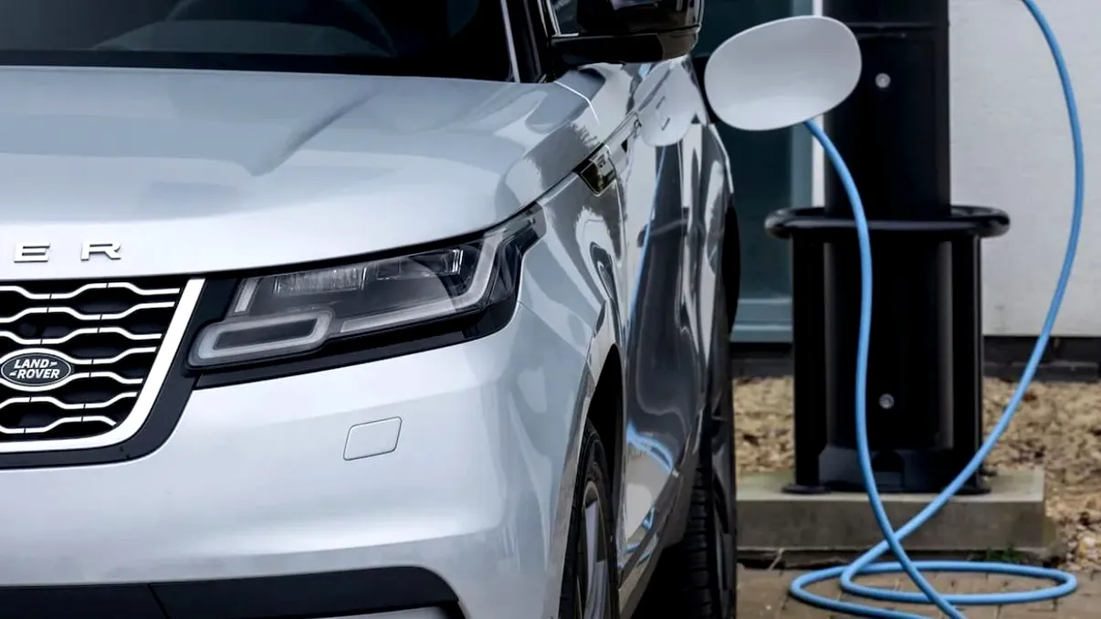 Range Rover vrea să lupte cu Porsche: Macan EV va avea un rival pe măsură