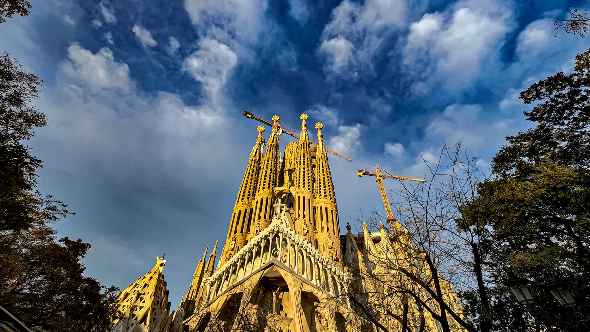 Cum arăta Sagrada Familia acum 100 de ani: fotografiile care îți demonstrează cât s-a schimbat Barcelona, în timp