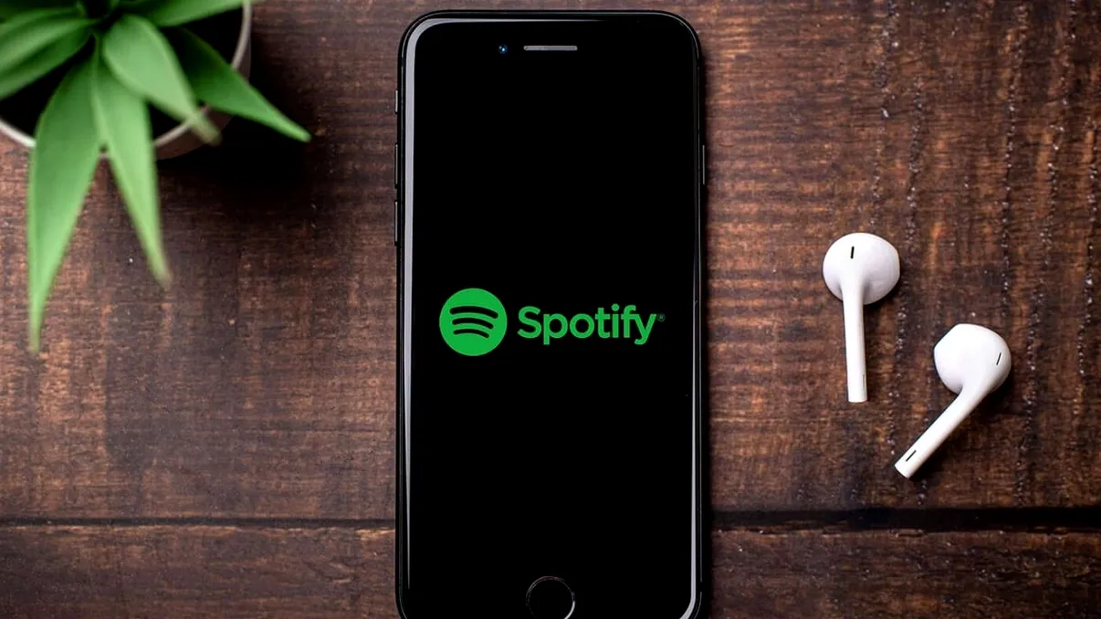 Spotify, inundat de inteligența artificială: cum a fost “furat” gigantul european