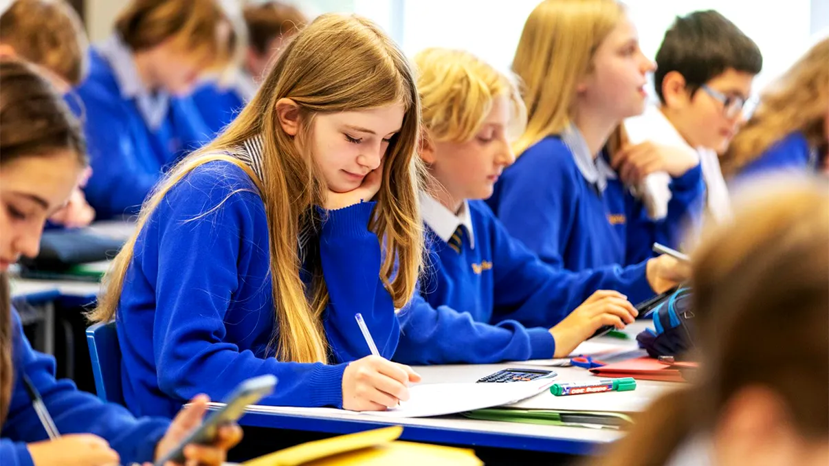 Numărul elevilor și studenților din România, în scădere față de cel de anul trecut. La cât a ajuns populația școlară 