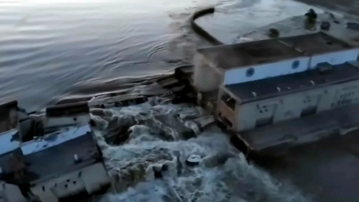 Un întreg oraș ucrainean a fost înghițit de ape, după distrugerea barajului de la Kahovka. Imagini incredibile