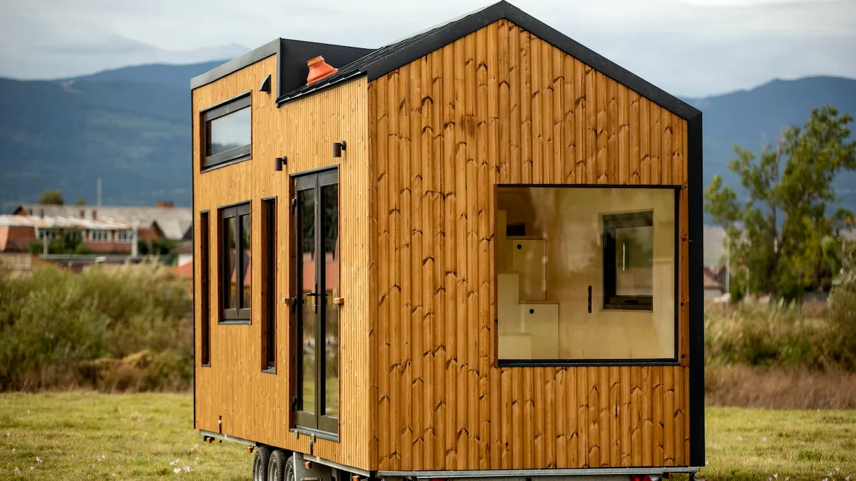 Cât costă cea mai ieftină casă mică: ce înseamnă tiny house în România