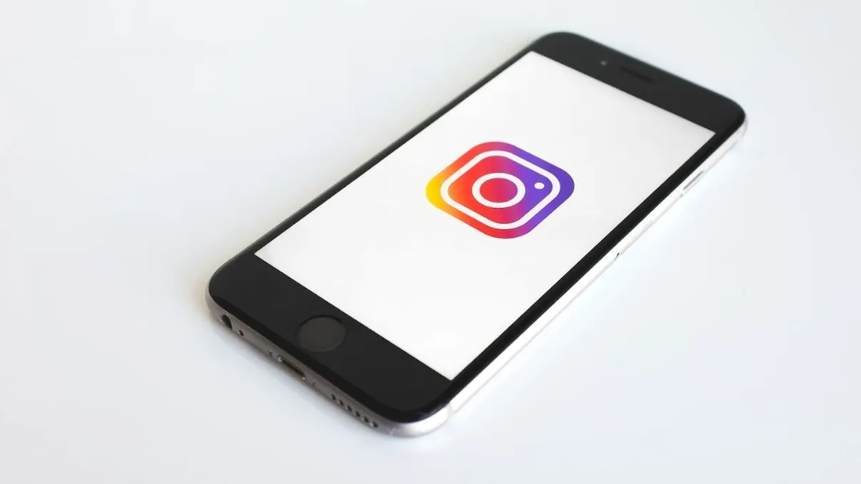 Instagram „se joacă” cu inteligența artificială: ce îți pregătește nou rețeaua de socializare