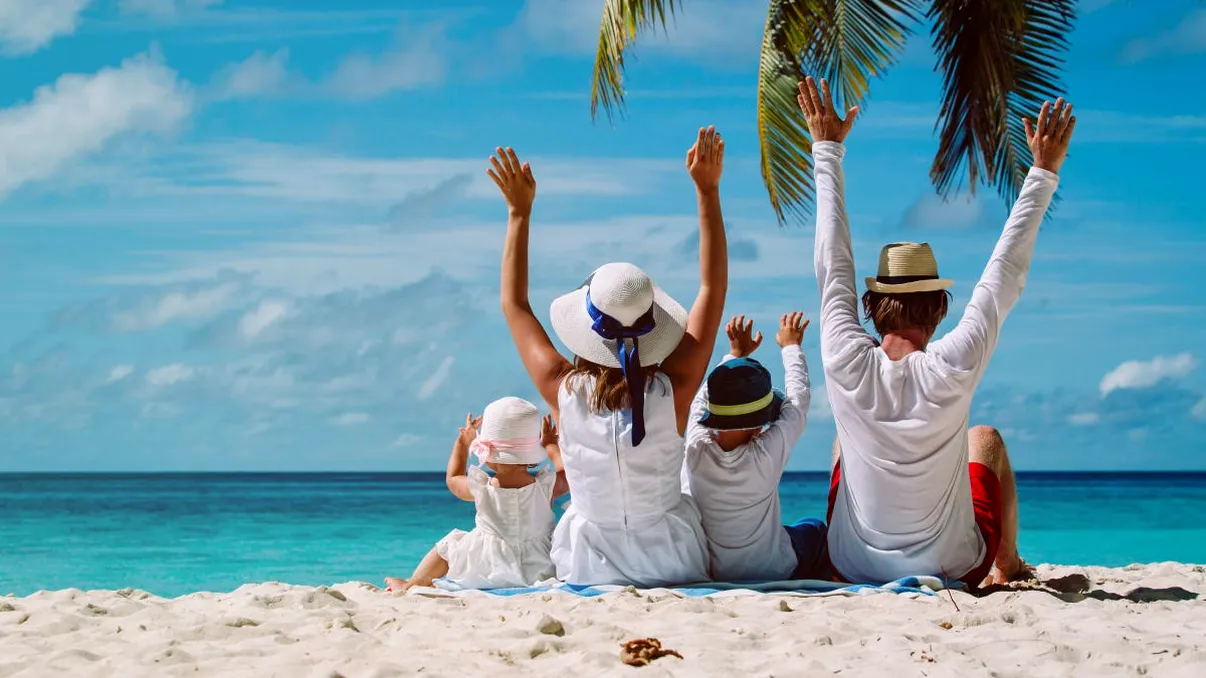 Românii și minivacanța de 1-5 iunie, ce trebuie să știi: câți lucrează, câți sunt liberi, ce planuri au