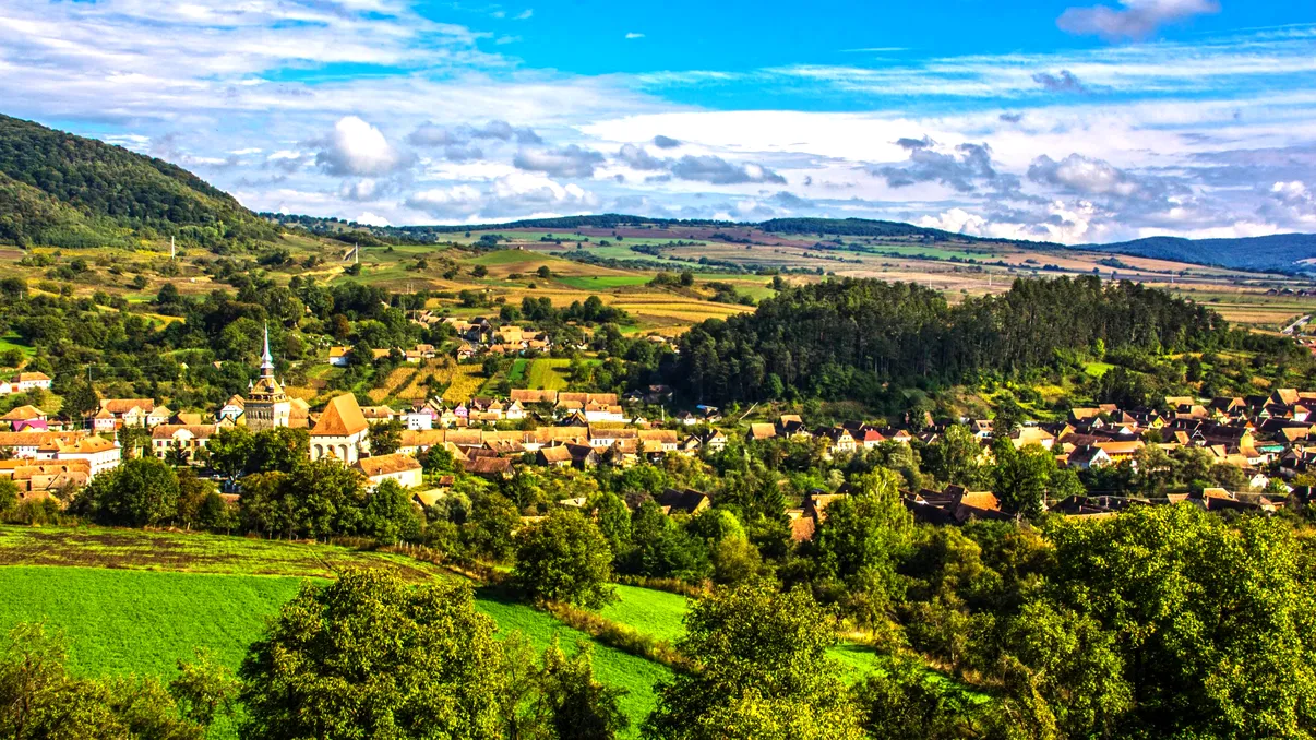 Comoara turistică a Transilvaniei, o mină de aur pentru turiștii străini: satul superb prin care treci fără să vrei