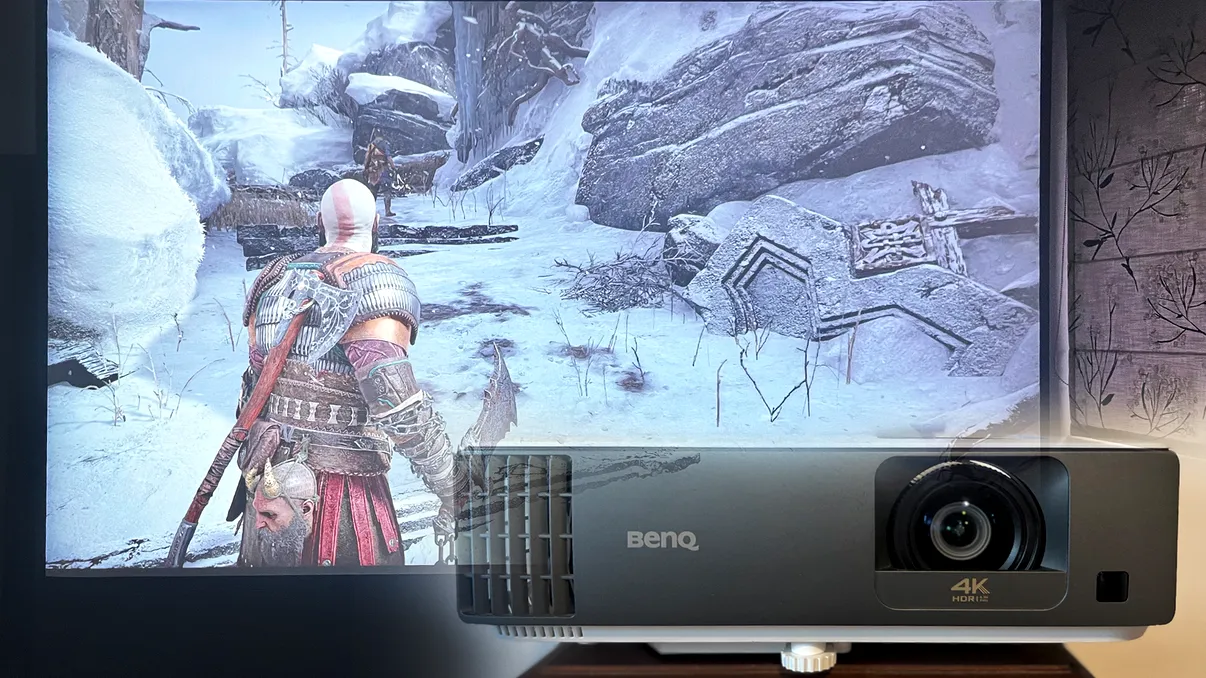 REVIEW Benq TK700STi - un proiector de gaming care îți umple casa de divertisment, de la distanță mică