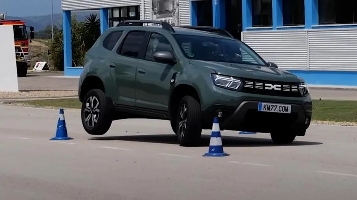 Noua Dacia Duster, mai instabilă decât vechiul model: când și cum își pune pasagerii în pericol, șoferul