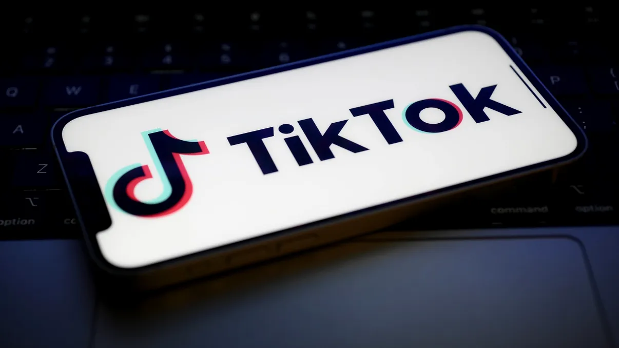 TikTok se transformă în magazin online, pentru că nu aveai de unde să cumperi chinezării