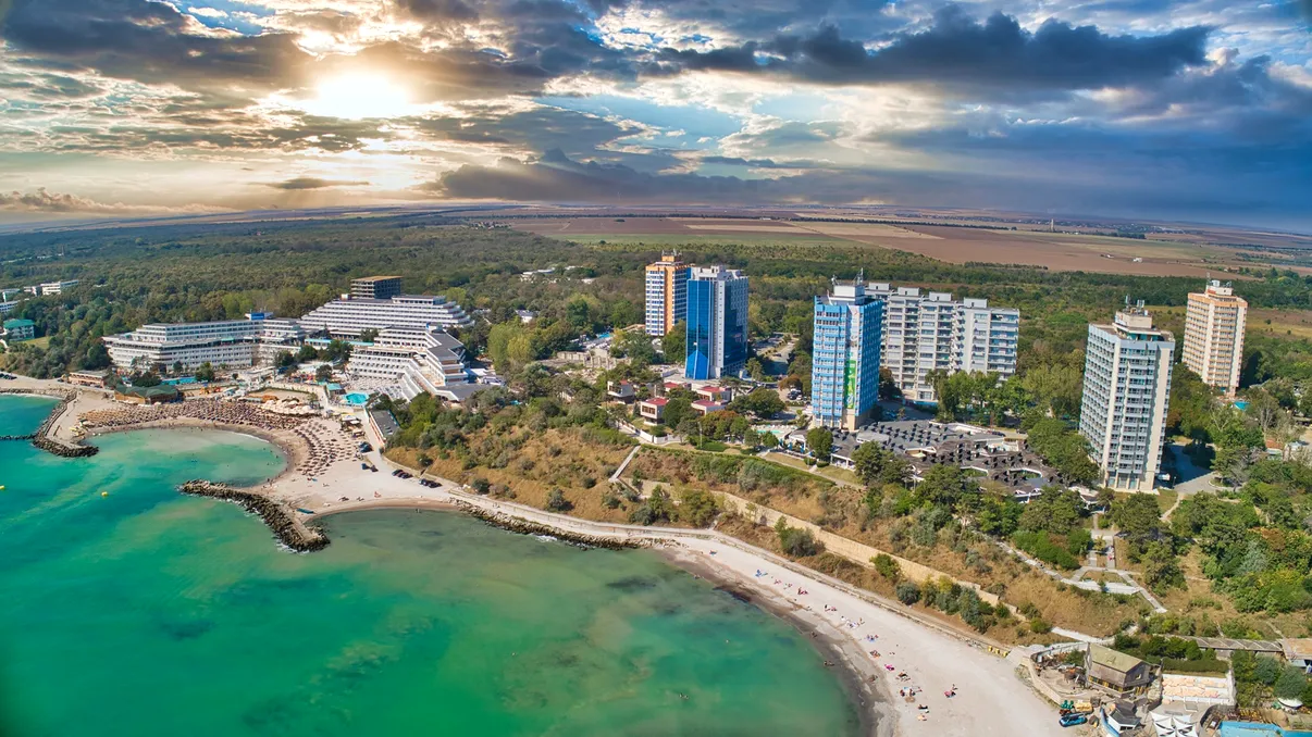 Mangalia - stațiunea de pe litoralul Mării Negre care face valuri și acum, după 2400 de ani de istorie: de ce este fascinantă, ce poți face acolo VIDEO