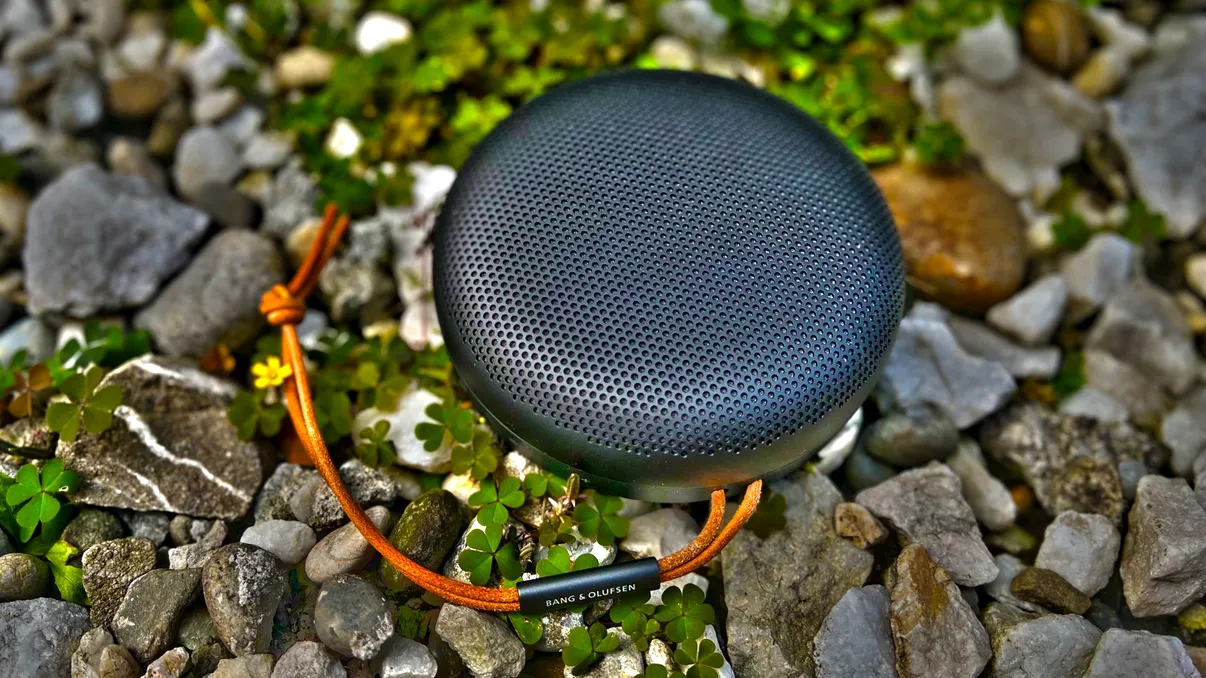 REVIEW Bang & Olufsen Beosound A1 - coloana sonoră a aventurilor tale într-o boxă Bluetooth pentru pasionații de detalii