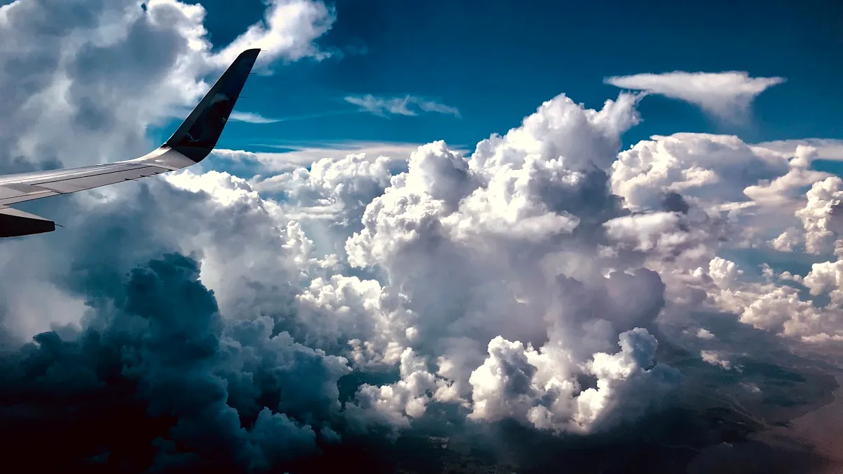 Cum să cazi într-un nor și să supraviețuiești. Singurul om din istorie care a trăit să spună povestea