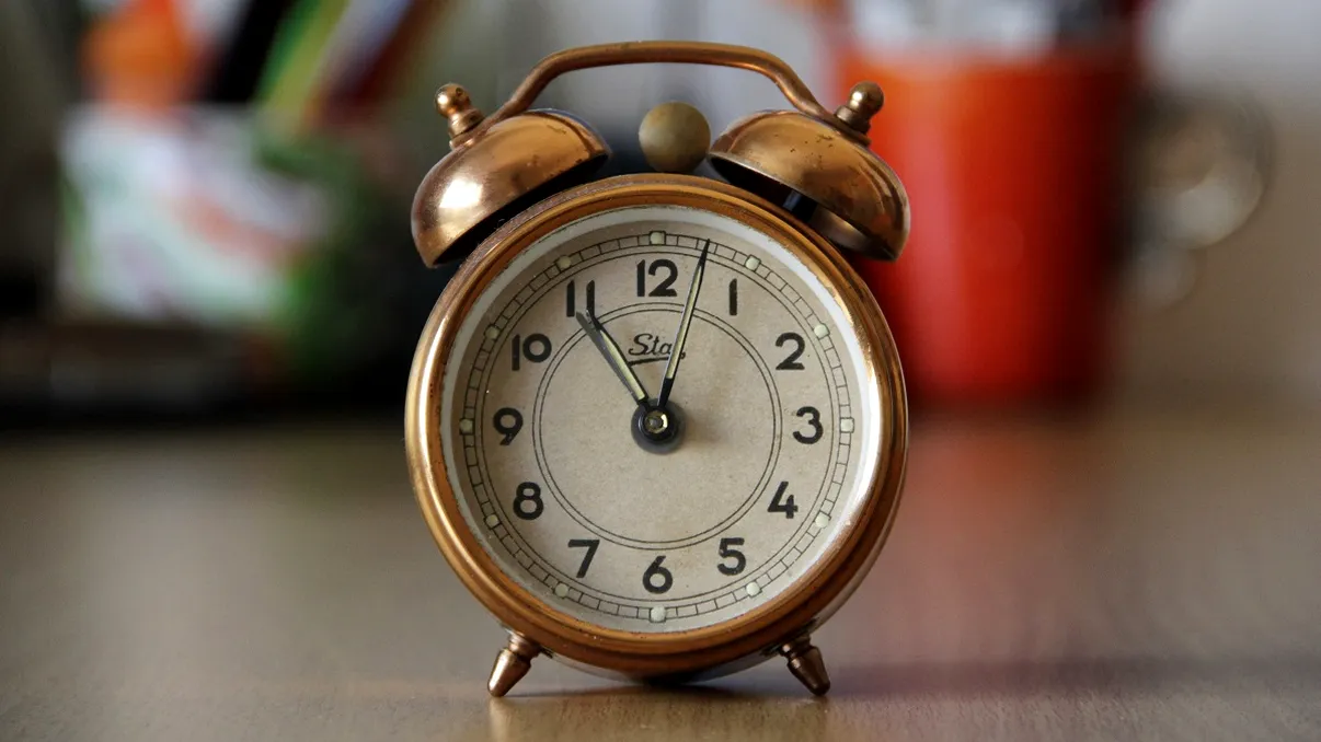 Weekend de trei zile, o zi liberă cadou sau vinerea scurtă. Ce beneficii extra-salariale oferă angajatorii din România 