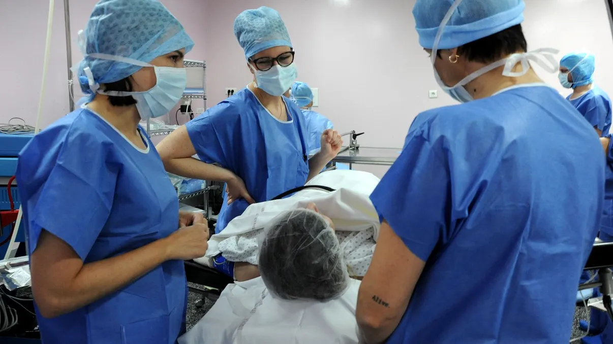 O femeie din Gorj a aflat că e însărcinată în sala de operație, fiind diagnosticată cu hernie. Explicațiile conducerii spitalului EXCLUSIV