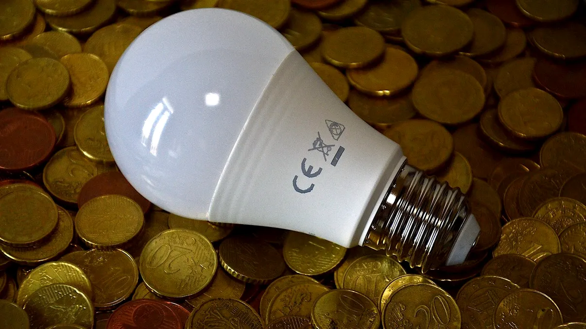 Cum face statul economie: cumpără becuri LED în valoare de 15 milioane de euro