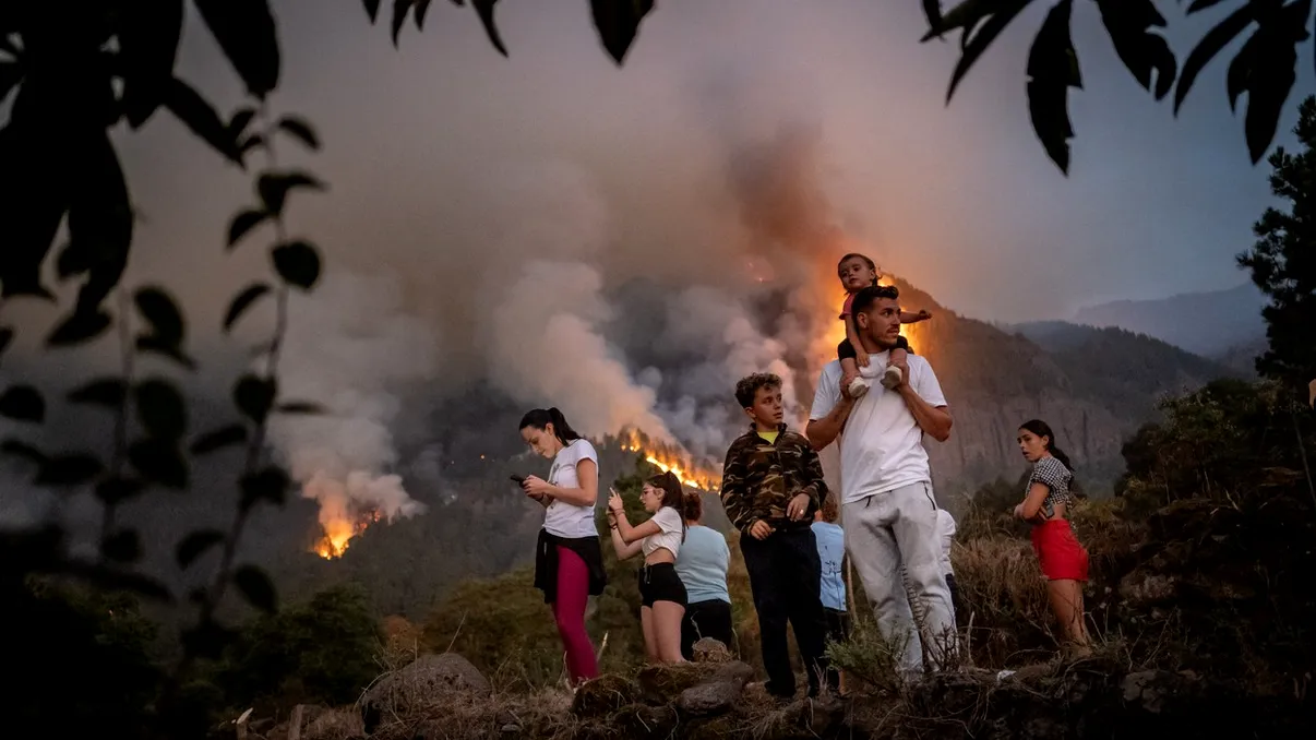 Incendiile din Tenerife, cele mai grave din ultimii 40 de ani. Cât de sigur este pentru turiști să meargă în vacanță