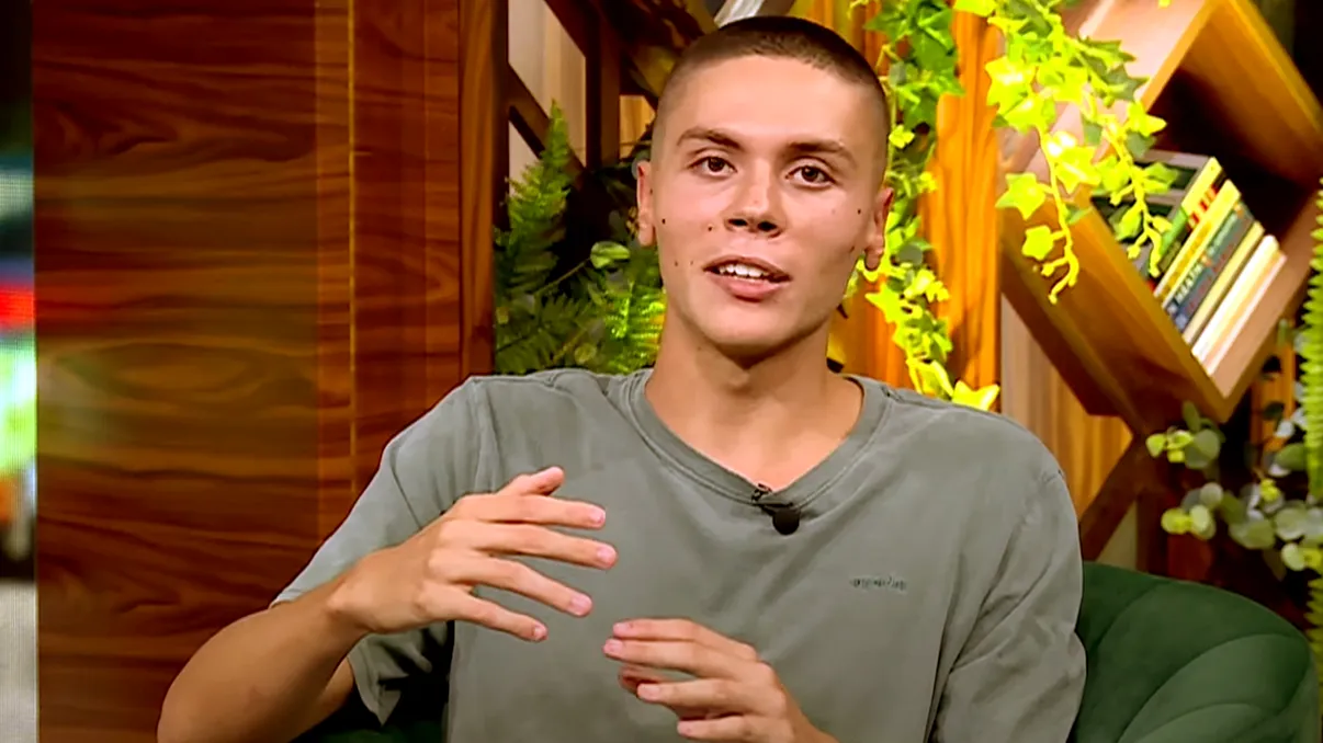 David Popovici și dependența de tehnologie, problemele neștiute ale campionului. ”Stau 2 ore pe telefon și dau scrolling, uneori mi-e rău”