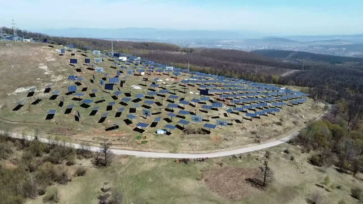 Parcul fotovoltaic distrus de hoți, o investiție de 40 de milioane de euro în România. Ce se întâmplă cu panourile furate