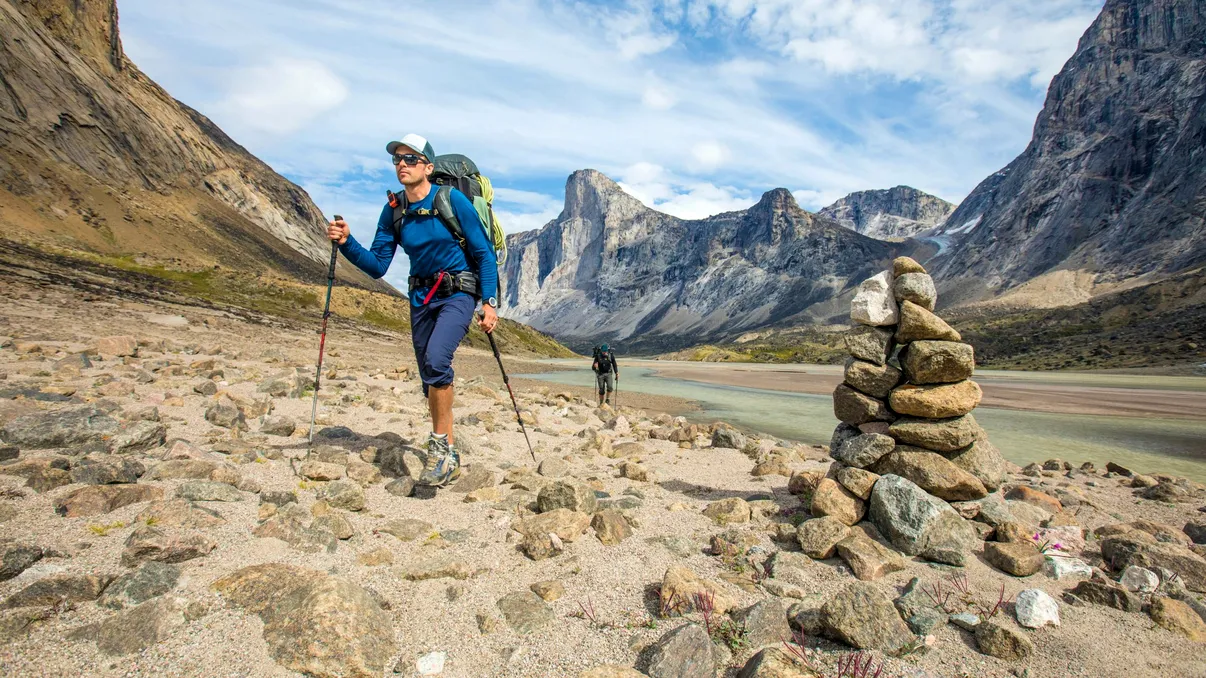 Obiceiul la care ar trebui să renunți, când mergi la drumeție. De ce nu ar trebui să faci niciodată asta