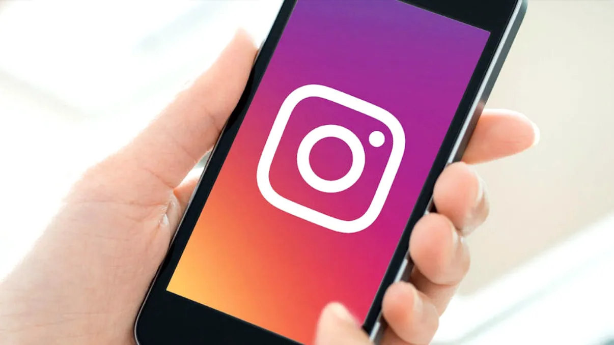 Funcția Instagram care mai mult rău îți face, decât bine. Ce se întâmplă cu fotografiile tale