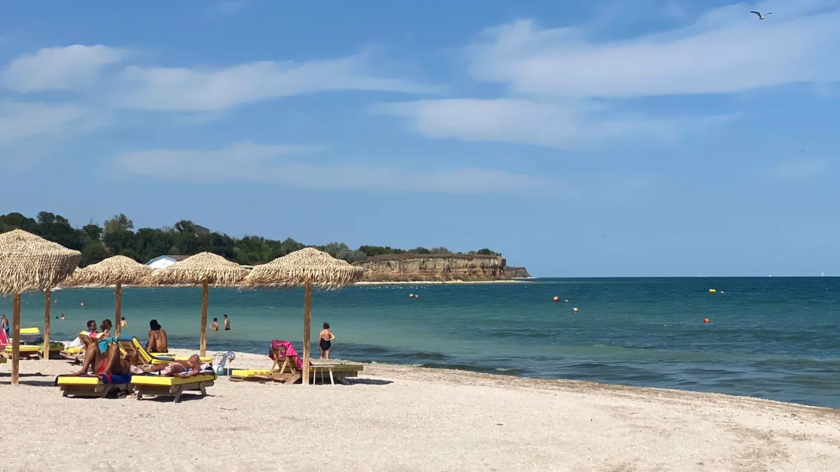 Cât au plătit românii pe un concediu pe litoralul Mării Negre în 2023. Așa înțelegi de ce stau la coadă în Grecia, Bulgaria, Turcia