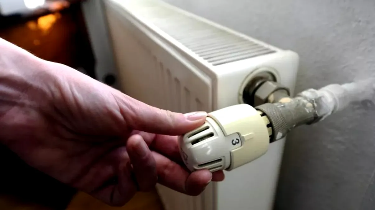 De unde se vede cel mai bine că suntem săraci: stăm în frig în case, de frica facturilor, dar ne dăm zmei pe Facebook