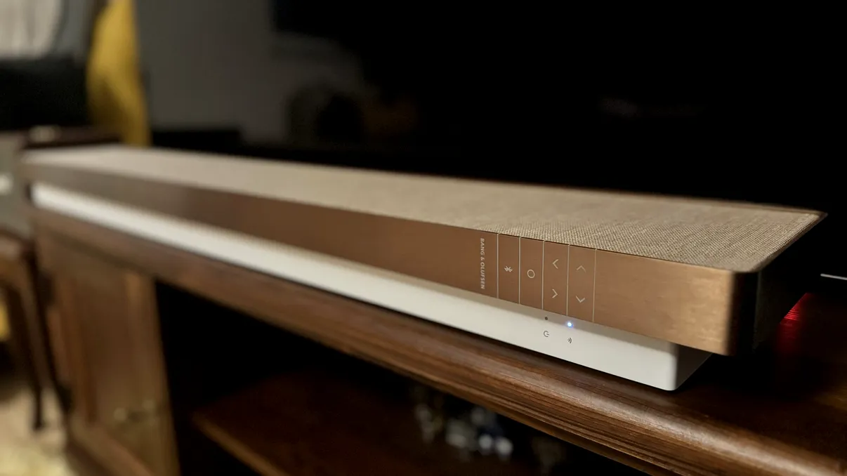 REVIEW Bang & Olufsen Beosound Stage - sistemul audio ascuns într-un soundbar pe care l-ai fi crezut imposibil, până acum