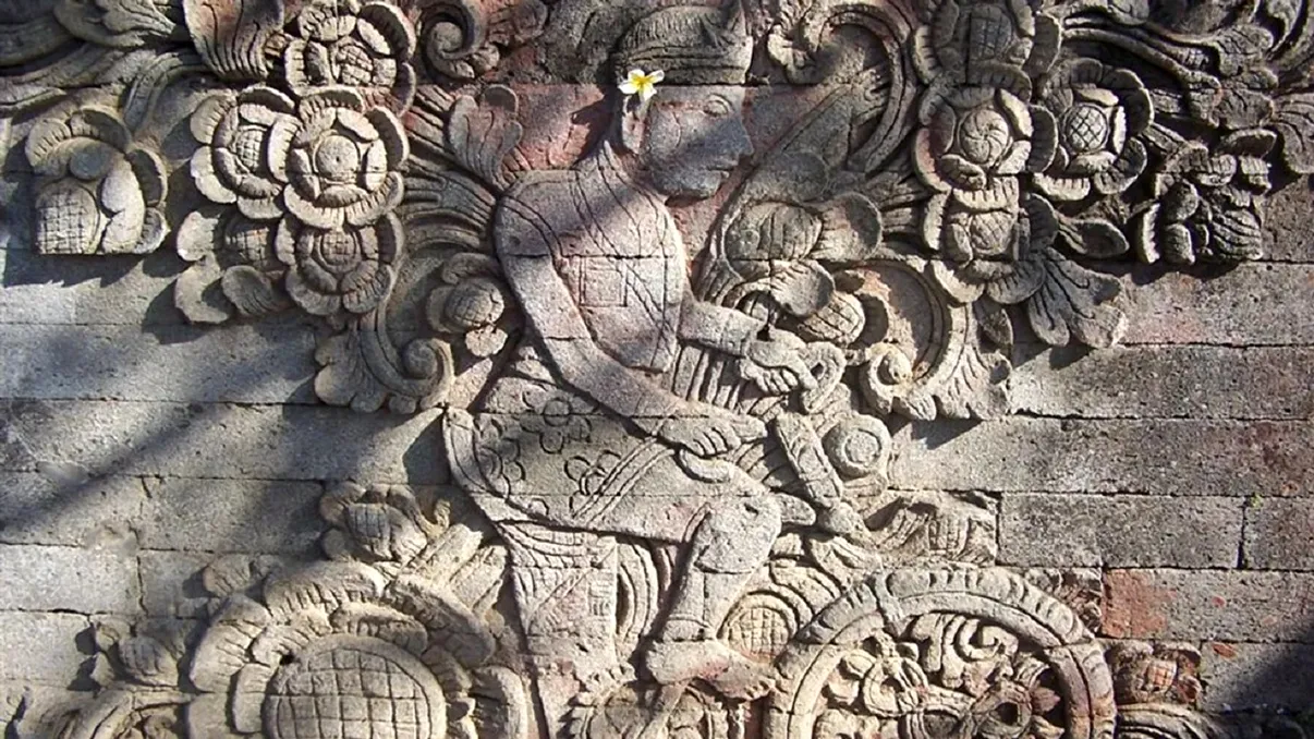 Bicicleta misterioasă sculptată pe un templu antic indian. Ai crede că a călătorit în timp, care este explicația, de fapt