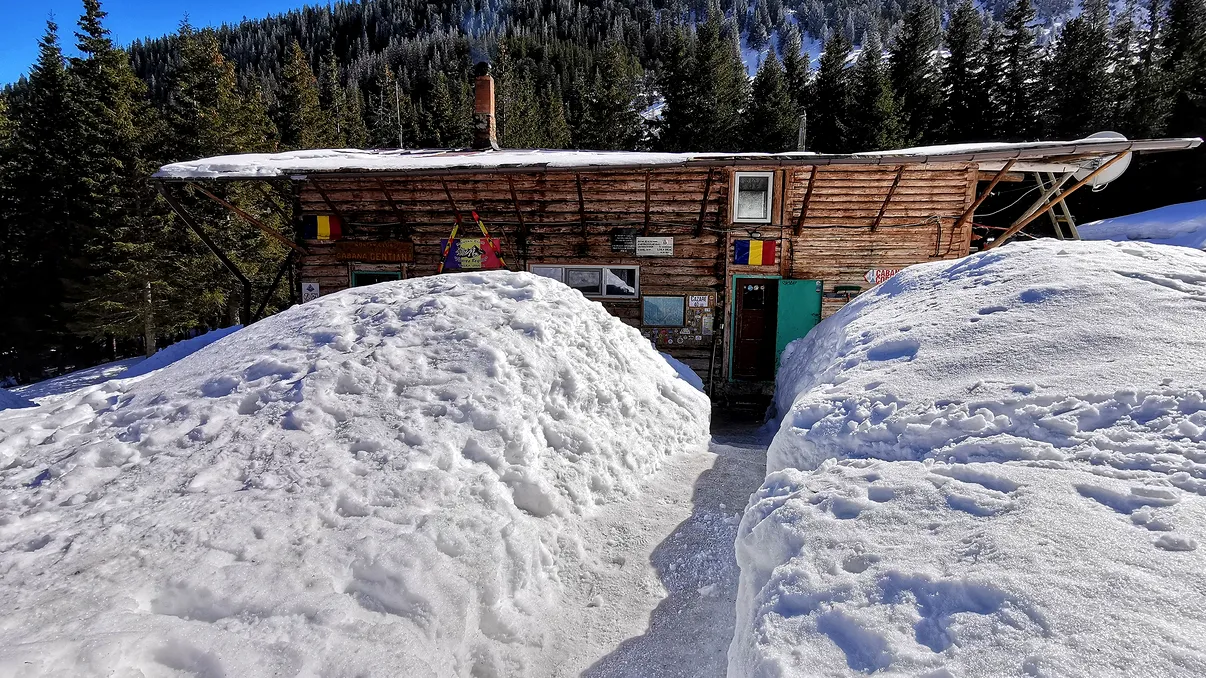 Locul superb din România care era plin de turiști, astăzi este în paragină: De ce a uitat toată lumea de cabană