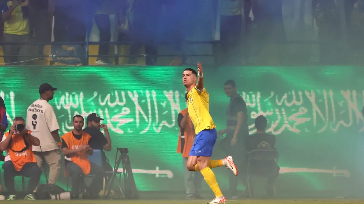 Cristiano Ronaldo, schimb de tricouri cu un fost fotbalist de la FCSB. „Trofeul” a ajuns în România