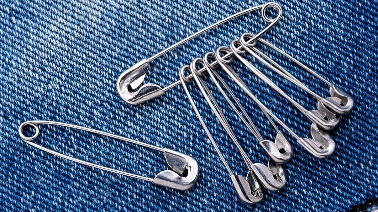 Cum a fost inventat acul de siguranță, o poveste fascinantă. A început cu achitarea unei datorii de 15 dolari, a devenit o parte din istorie