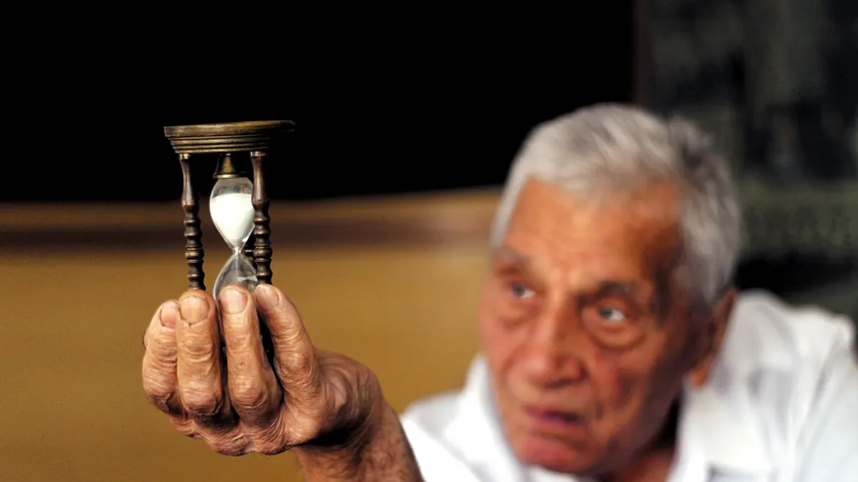 De ce timpul ar trece mai repede pe măsură ce îmbătrânim. Explicația științifică a fenomenului