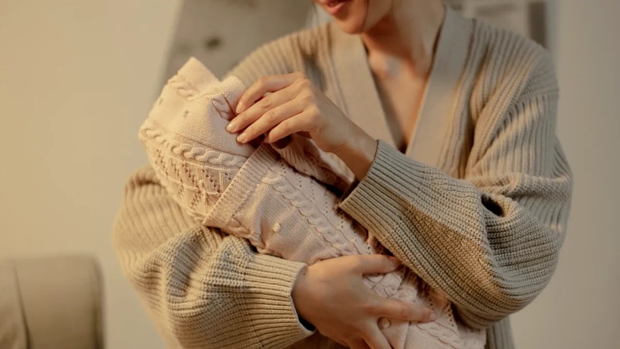 Drepturi noi pentru mamele minore din România. Cum li se va schimba viața