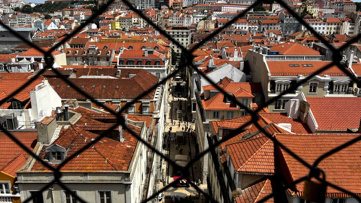 Țara din Europa care nu mai suportă pensionarii altora, mulți români au imigrat acolo. Dispar scutirile fiscale, cresc prețurile