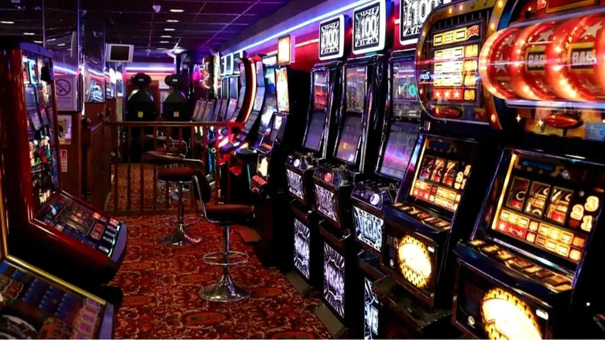 Se interzic păcănelele, în toată România: nu mai ai voie să bagi banii la 