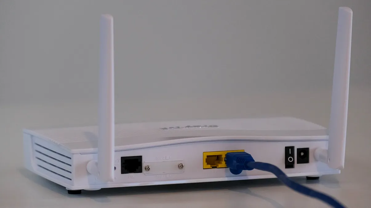 Trucul simplu pentru a crește viteza WiFi-ului. Motivul pentru care routerul devine lent