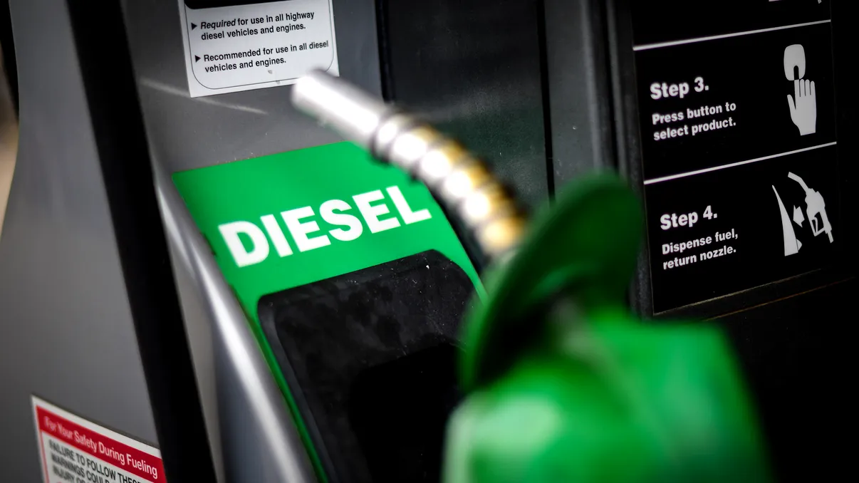 Orașele în care nu mai ai voie să circuli cu mașină diesel. Restricțiile pentru șoferii de autoturisme pe motorină