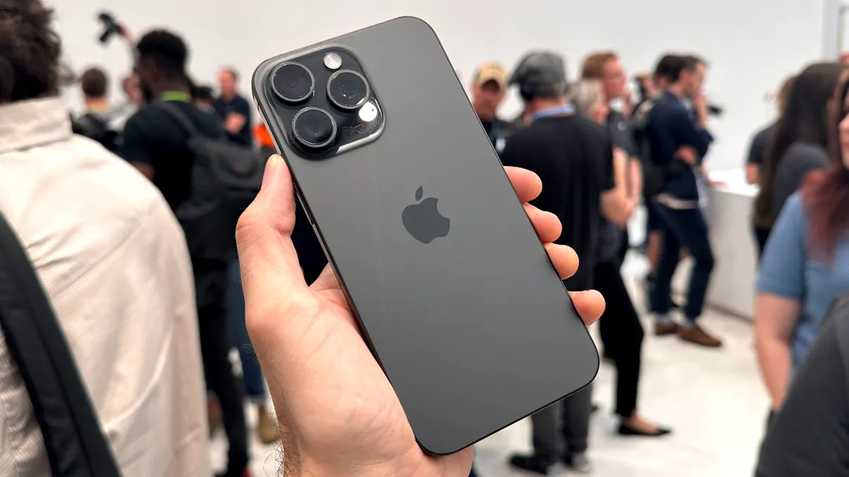 Cum i-a pierdut Apple pe influenceri. Ce spun aceștia despre camera noului iPhone 15