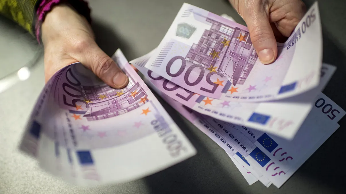 Se schimbă banii în Europa, este oficial. Ce problemă rezolvă noile bancnote