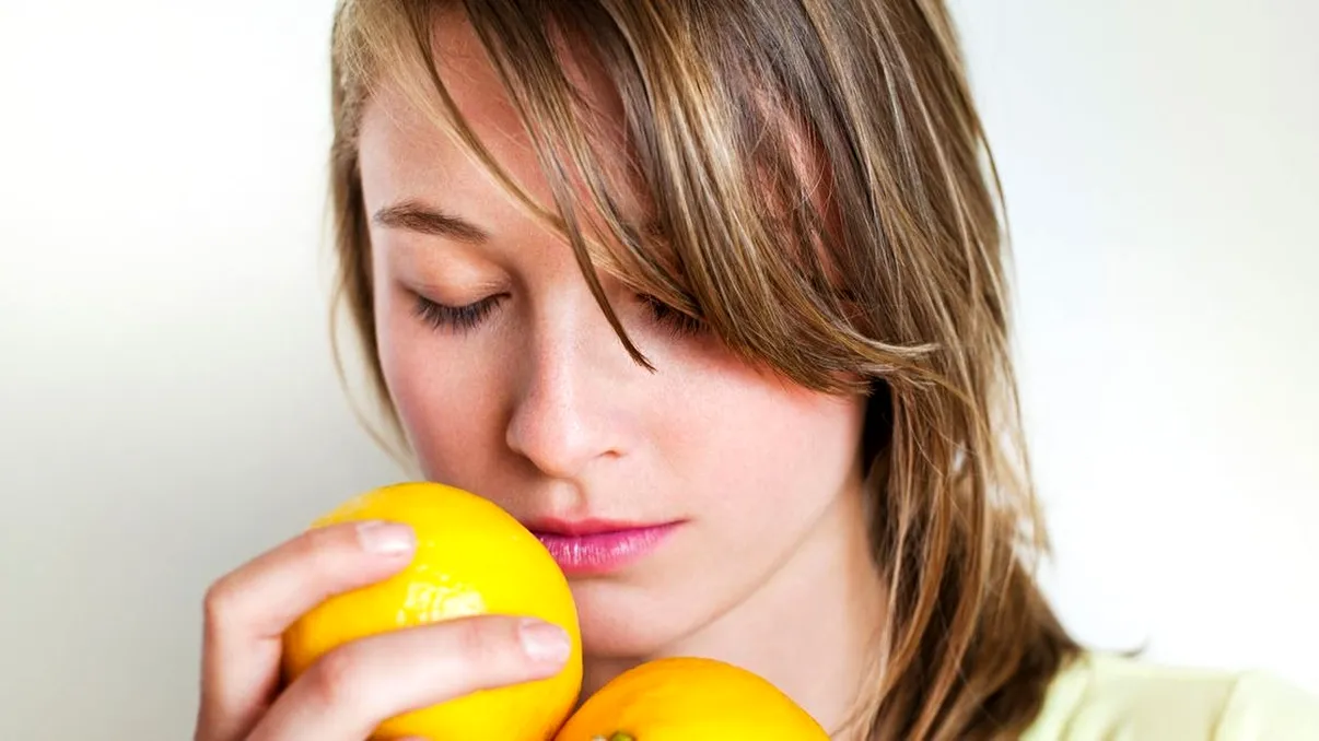 Cum influențează mirosurile culorile pe care le vedem: Explicația oamenilor de știință