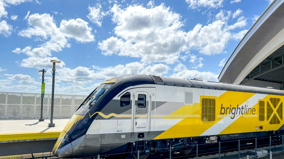 Se schimbă trenurile. Cine vrea să se ia la trântă cu „dinozaurii” feroviari