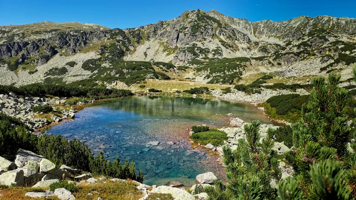 Zănoaga, comoara ascunsă a Munților Iezer: Lacul glaciar ce ascunde adâncimi uimitoare