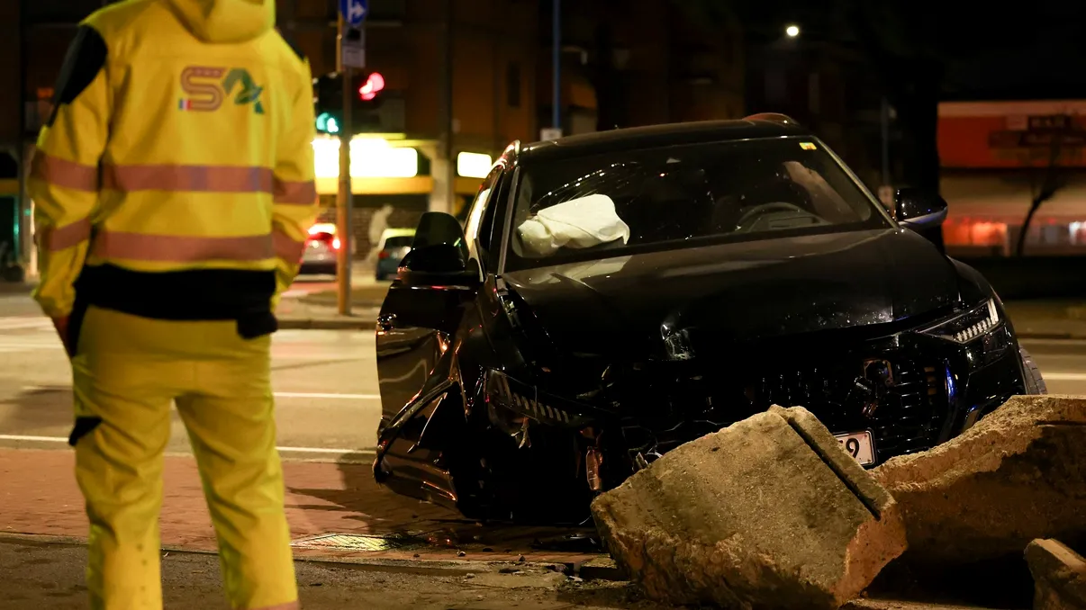 Mario Balotelli, implicat într-un accident grav de circulație. Atacantul italian abia se mai ținea pe picioare VIDEO