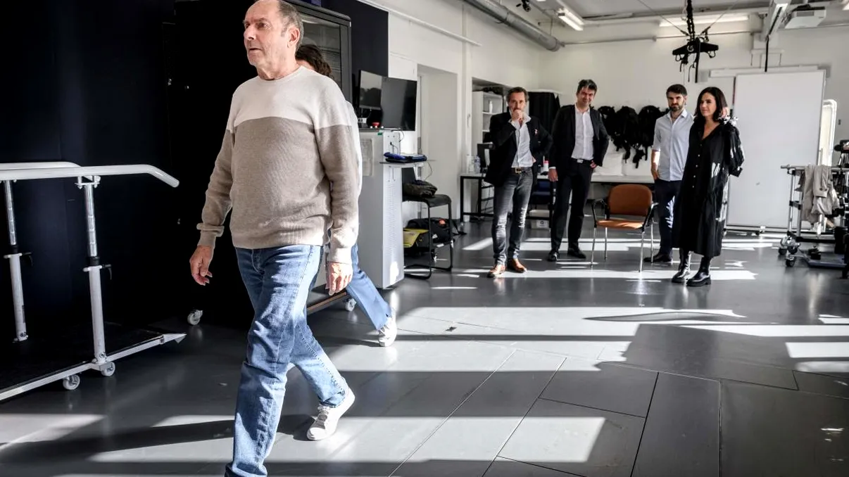 Oamenii de știință au creat un implant pentru coloană ce poate face un pacient care suferă de Parkinson să meargă fără probleme: Cum funcționează