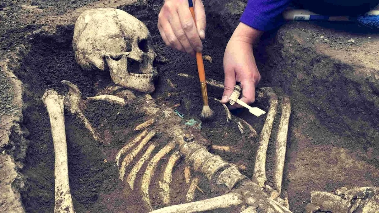 Descoperire arheologică fascinantă în Argeș: Mormântul preistoric, pe Autostrada Bucureşti-Piteşti