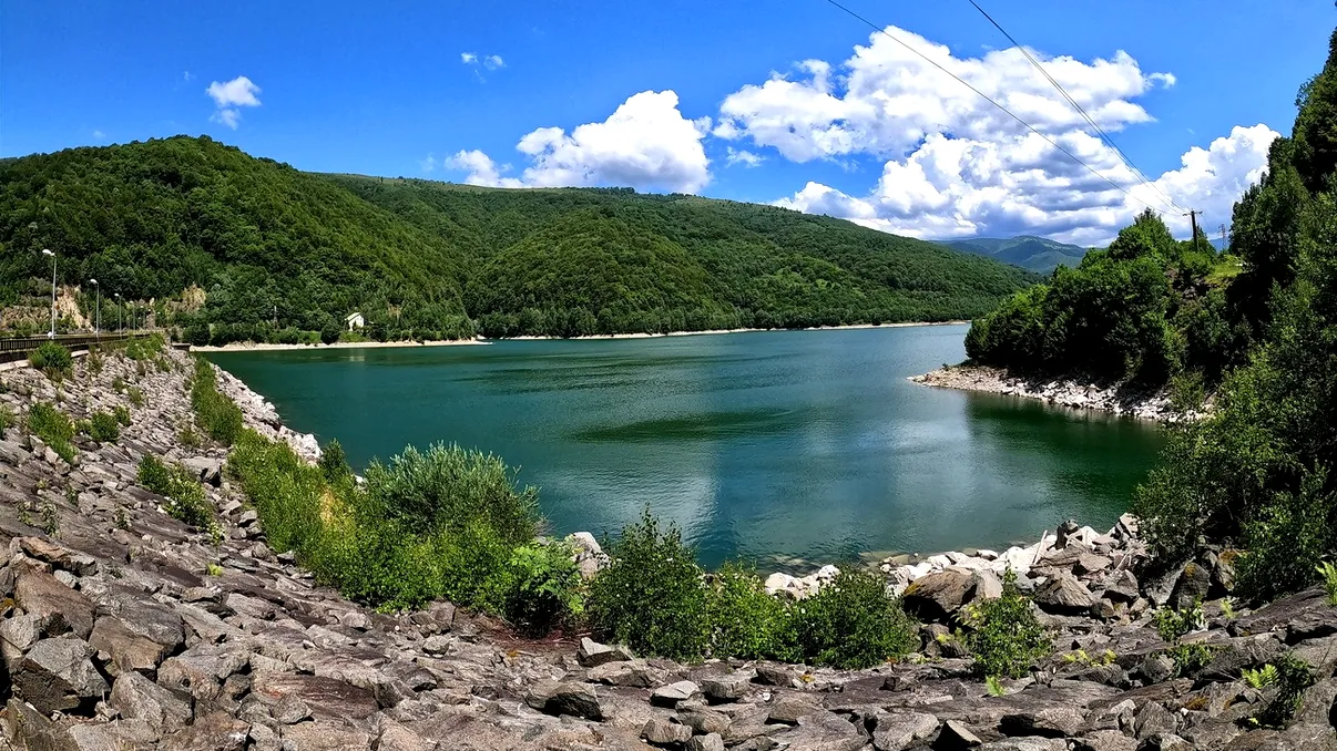 Destinație de vis pentru pensie în România: Locul ideal pentru sănătate și aer curat, chiar și cu un buget modest